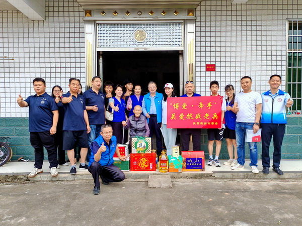 民革株洲市委会端午节期间走访慰问抗战老兵及遗孀 (9).jpg