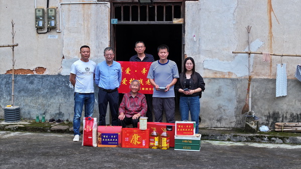 民革株洲市委会端午节期间走访慰问抗战老兵及遗孀 (7).jpg