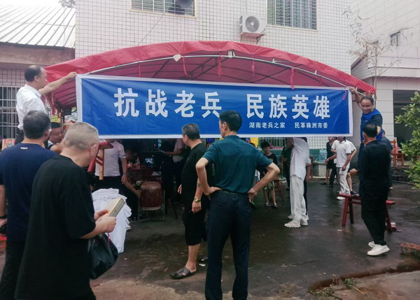 民革株洲市委会中秋节期间慰问抗战老兵 (1)_调整大小.jpg