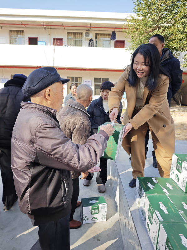 株洲民革、醴陵民革开展“博爱·牵手——关爱困难群众”敬老院新春慰问活动 (15).jpg