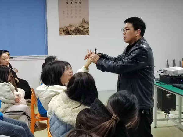 民革株洲市中心医院支部副主委李鹏赴企业开展健康公益讲?(1).jpg