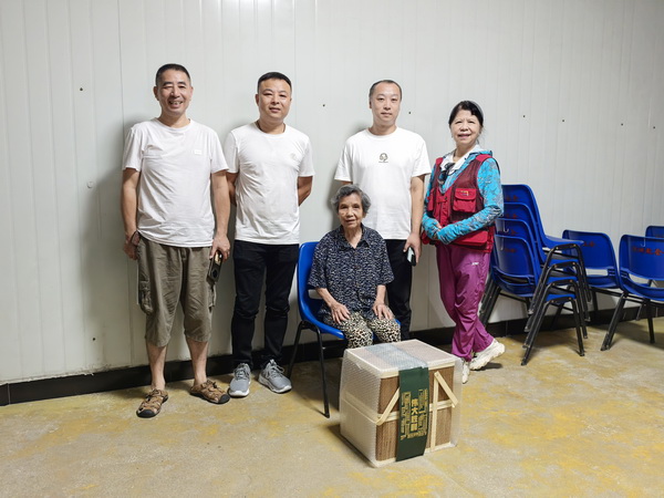 民革株洲市委会中国人民抗日战争暨世界反法西斯战争胜利80周年纪念日前夕慰问抗战老兵 (5).jpg