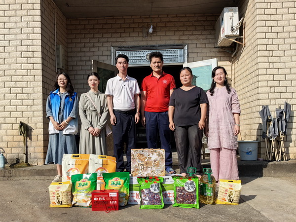 民革株洲市委会机关支部走访慰问困难群?(4).jpg
