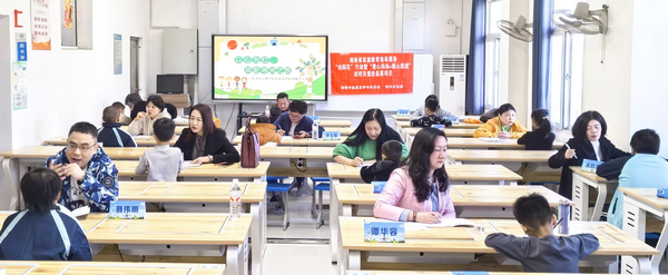 民革株洲市委会集中开展“博�?牵手”心理辅导“六进”公益行 (3).png