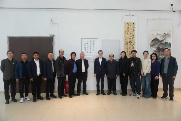 株洲民革党员书画佳作亮相长沙 共庆民革长沙市委会成立七十周�?(2).jpg