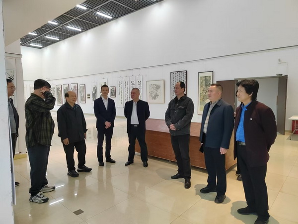 株洲民革党员书画佳作亮相长沙 共庆民革长沙市委会成立七十周�?(1).jpg