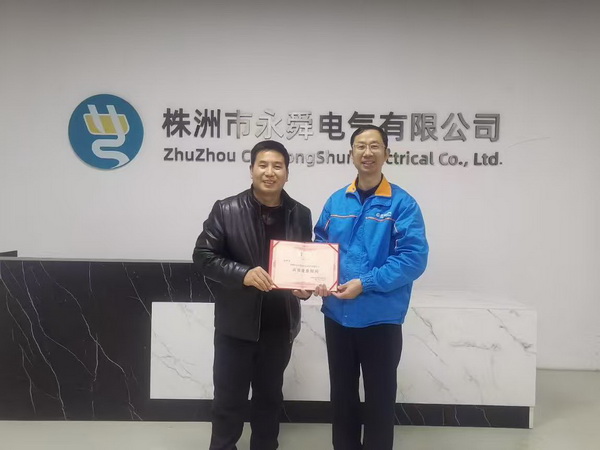 健康护航企业发展 爱心守护职工安康 民革党员李鹏受聘企业高级健康顾问 (1).jpg