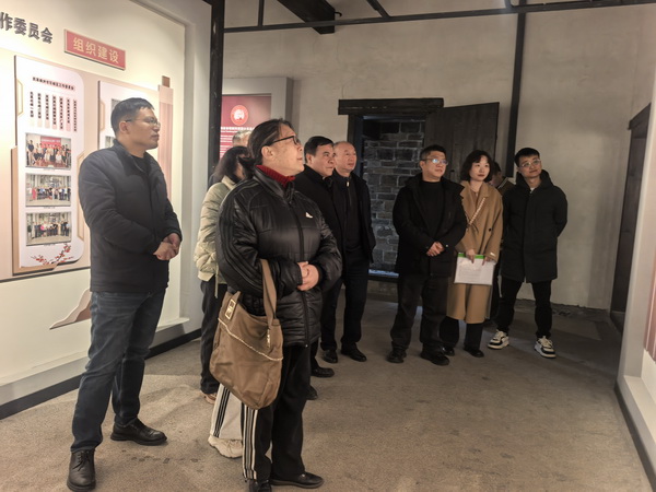 传承秋瑾革命精神 践行民革初心使命 民革株洲市石峰三支部开展主题教育活�?(1).jpg