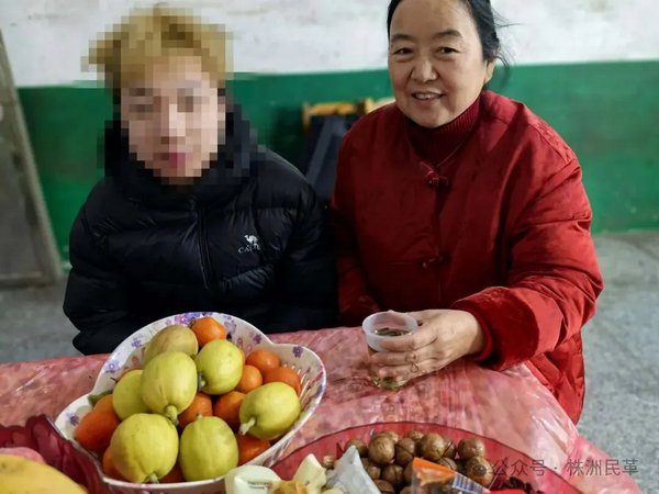 迷途少年的新年礼物 株洲民革党员王辉平走访涉案未成年人家�?(1).png