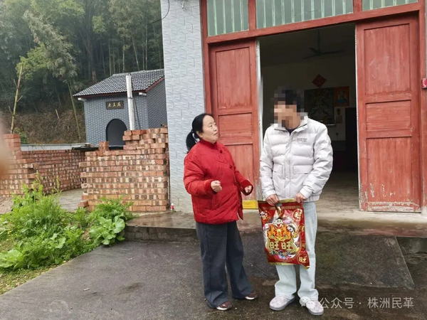 迷途少年的新年礼物 株洲民革党员王辉平走访涉案未成年人家�?(2).png