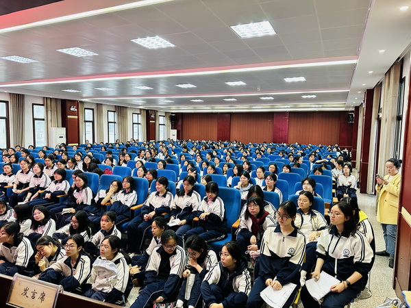 守护花季，与法同行：民革党员走进醴陵四中开展法治教育讲�?(3).jpg