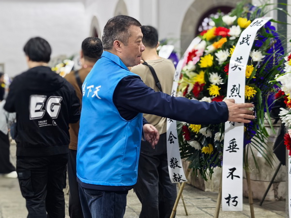 以衡岳为证，向忠魂致敬！株洲民革党员参加南岳忠烈祠清明祭扫活�?(3).jpg