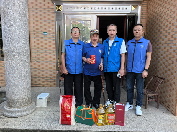 民革株洲市委会开展“博爱·牵手——关爱抗战老兵”端午慰问活�?(10).jpg