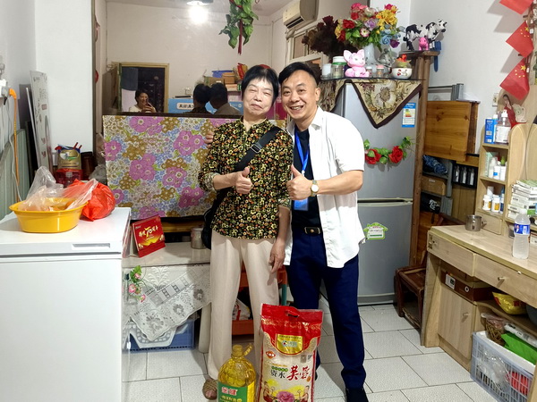 履职送关怀 慰问暖民�?株洲民革党员慰问困难群体 (1).jpg