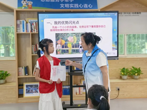 点亮心光·放飞梦想 株洲民革“博爱讲师团”助力小记者解锁开学第一�?(3).jpg